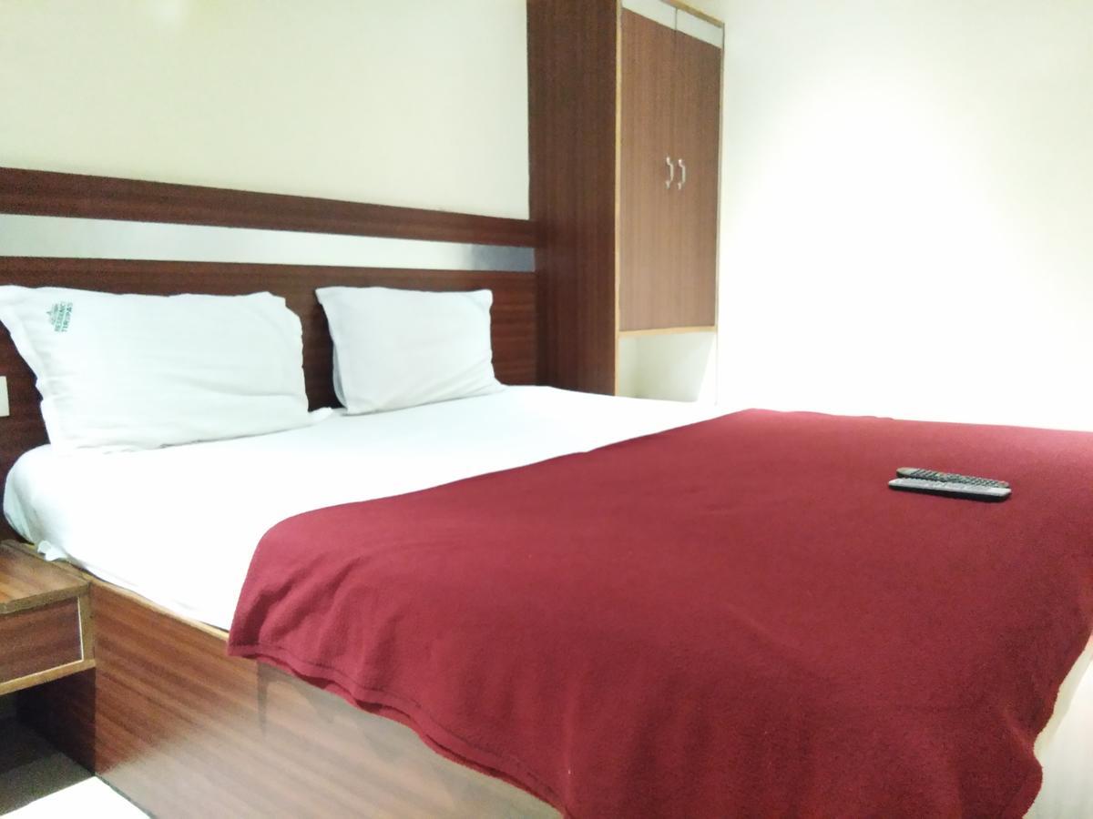 Hotel Adarsh Residency ティルパティ エクステリア 写真