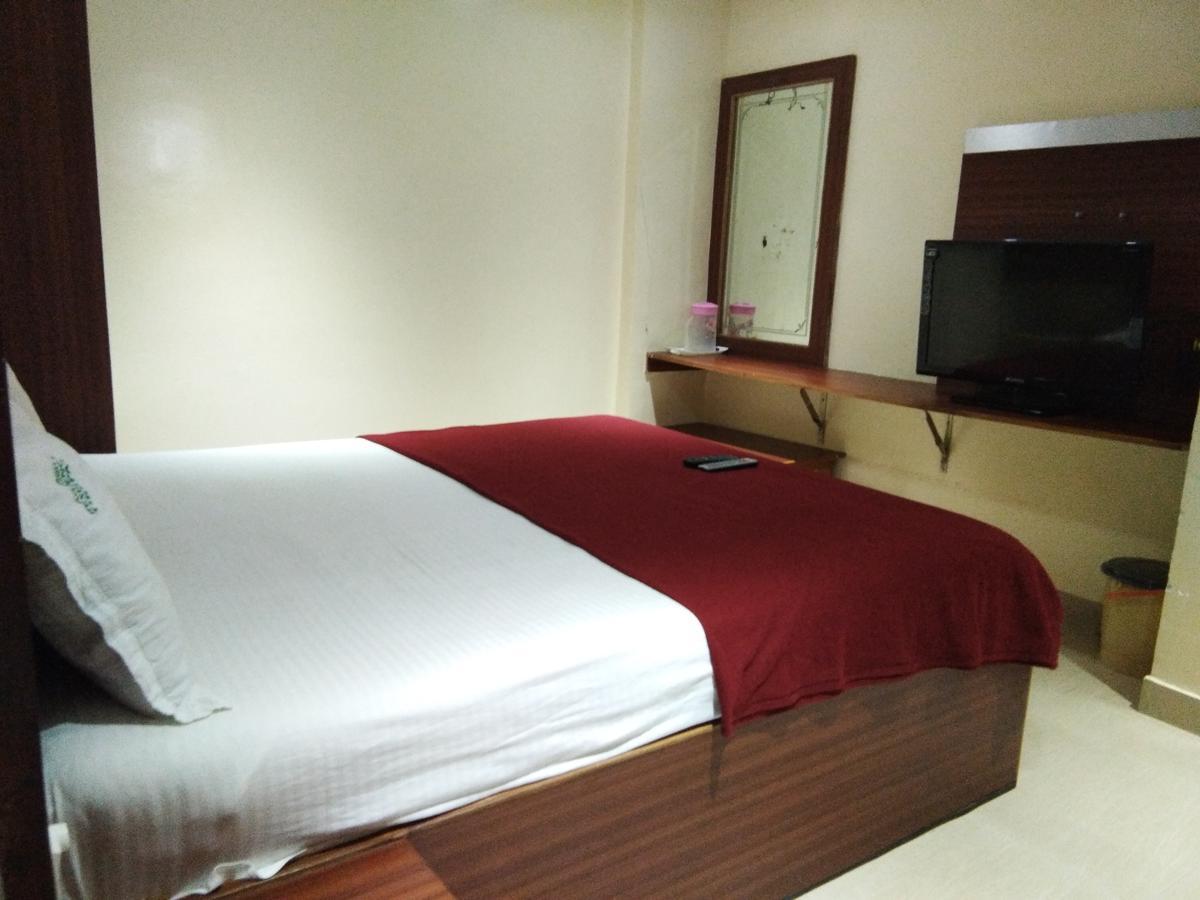 Hotel Adarsh Residency ティルパティ エクステリア 写真