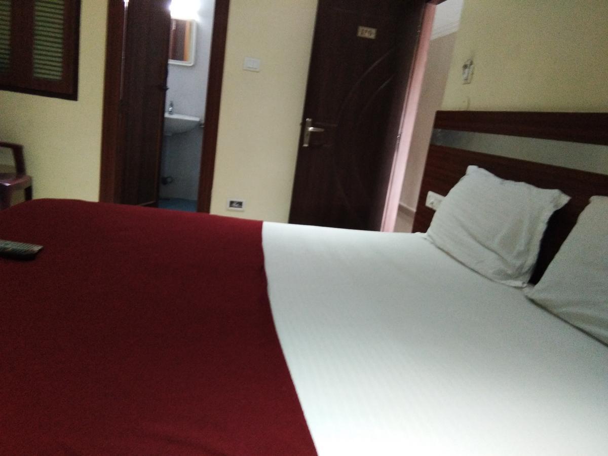 Hotel Adarsh Residency ティルパティ エクステリア 写真