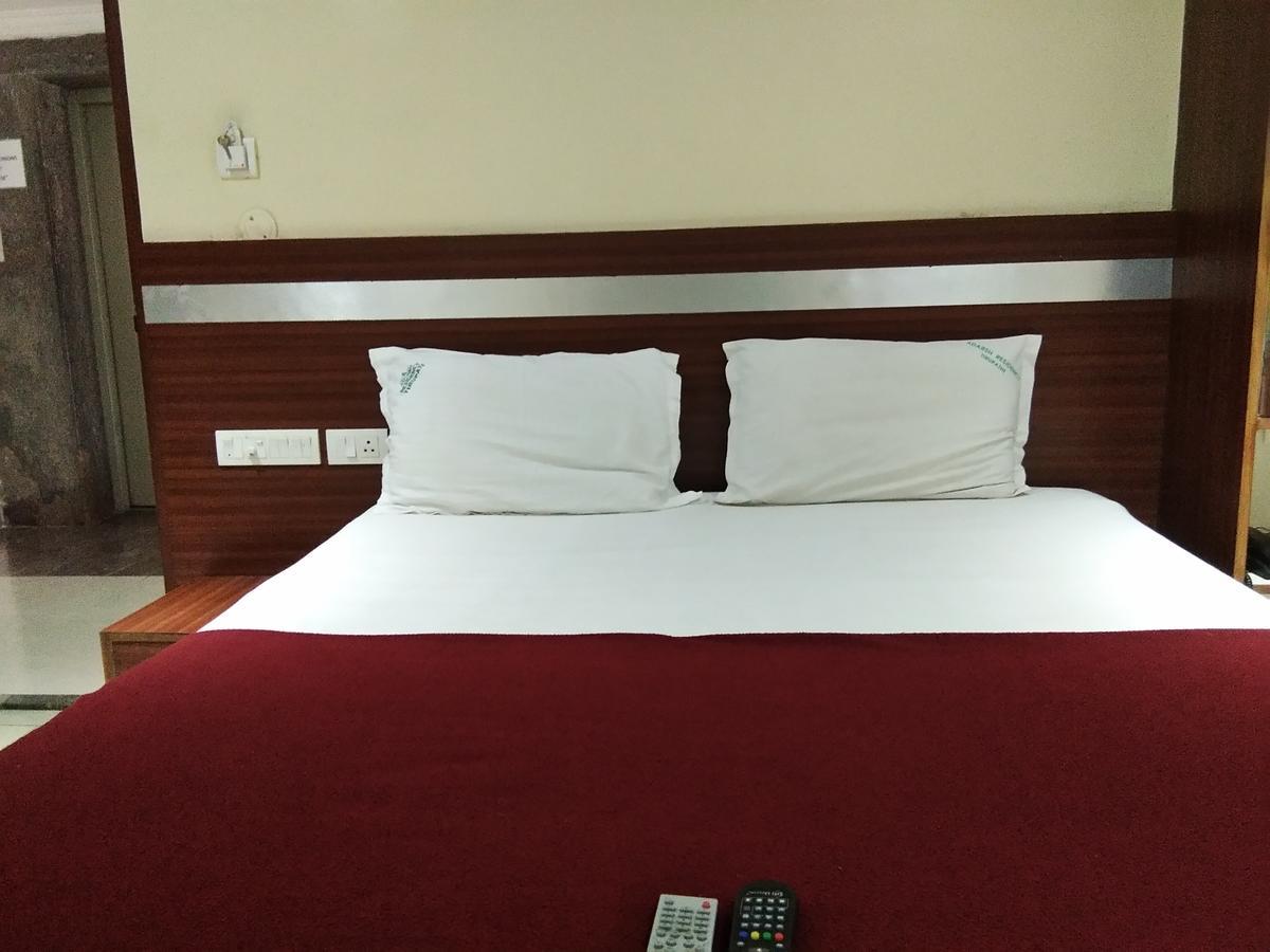 Hotel Adarsh Residency ティルパティ エクステリア 写真