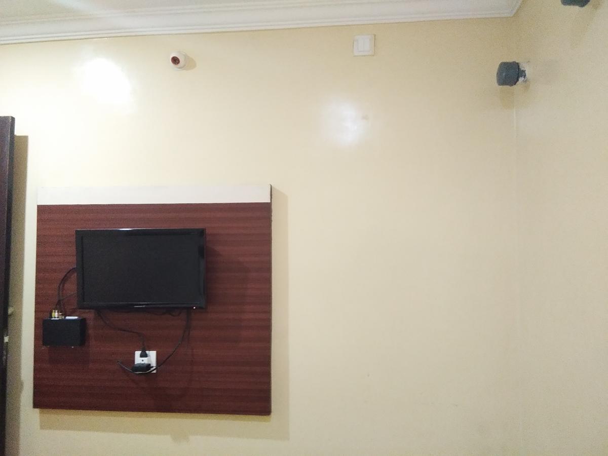 Hotel Adarsh Residency ティルパティ エクステリア 写真