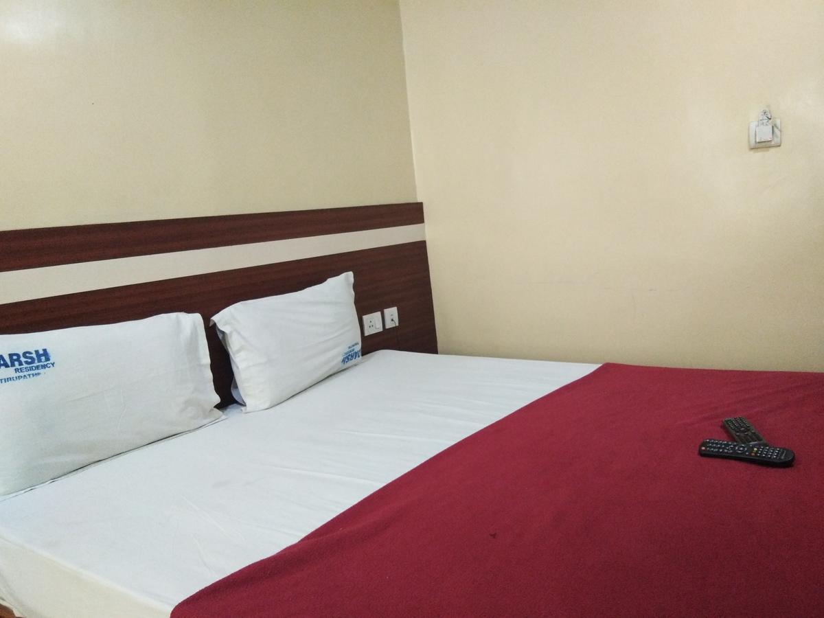 Hotel Adarsh Residency ティルパティ エクステリア 写真
