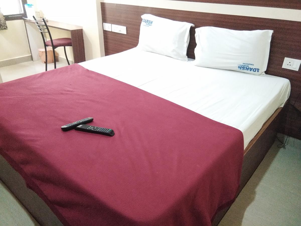 Hotel Adarsh Residency ティルパティ エクステリア 写真